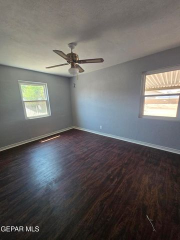 323 Mary Jeanne Lane, El Paso, TX 79915