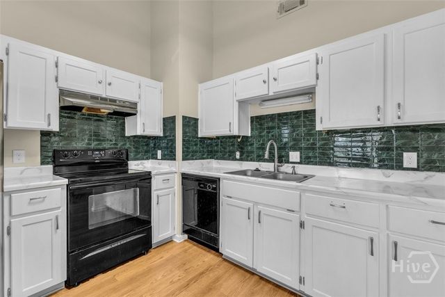 26 Whippoorwill Lane E, Richmond Hill, GA 31324