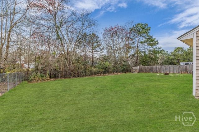 26 Whippoorwill Lane E, Richmond Hill, GA 31324