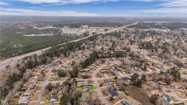 26 Whippoorwill Lane E, Richmond Hill, GA 31324