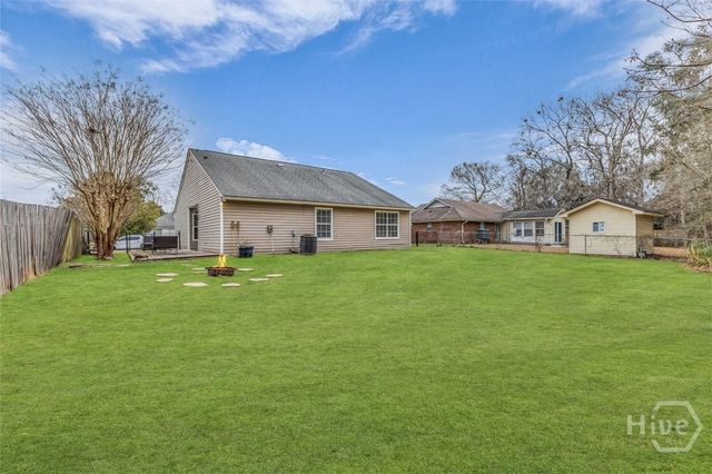 26 Whippoorwill Lane E, Richmond Hill, GA 31324