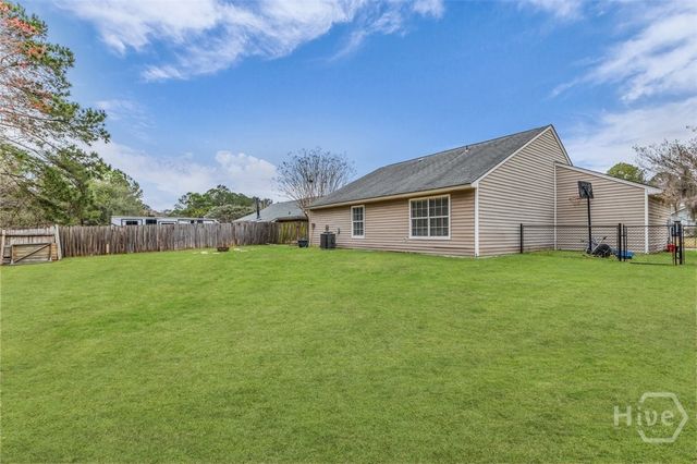 26 Whippoorwill Lane E, Richmond Hill, GA 31324