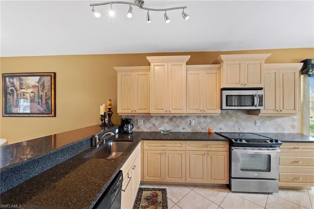 8086 Queen Palm LN 328, Fort Myers, FL 33966