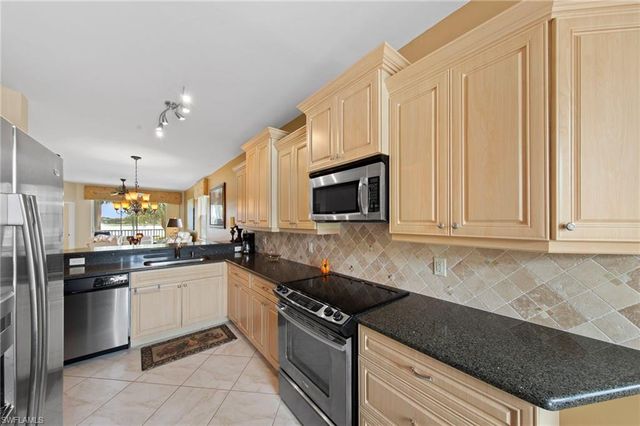 8086 Queen Palm LN 328, Fort Myers, FL 33966