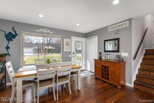 484 W Beechdale Street, Commerce Twp, MI 48382