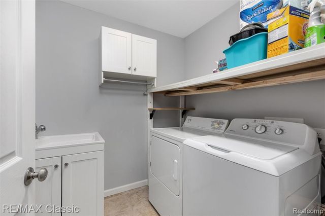 484 W Beechdale Street, Commerce Twp, MI 48382