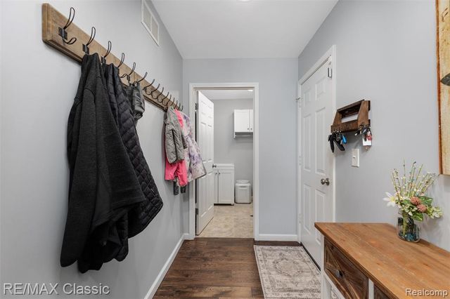 484 W Beechdale Street, Commerce Twp, MI 48382