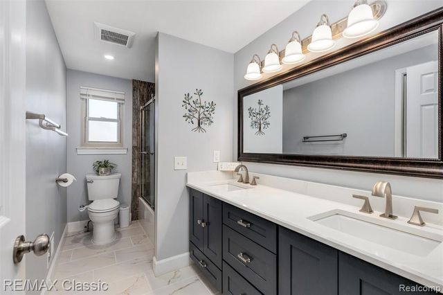 484 W Beechdale Street, Commerce Twp, MI 48382
