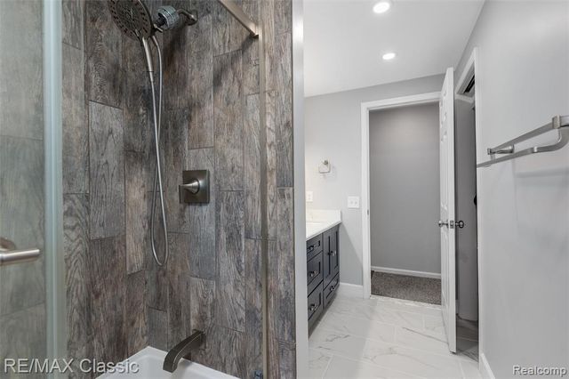 484 W Beechdale Street, Commerce Twp, MI 48382