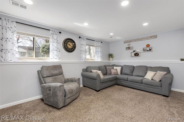 484 W Beechdale Street, Commerce Twp, MI 48382