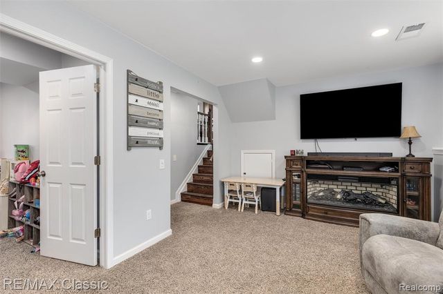 484 W Beechdale Street, Commerce Twp, MI 48382