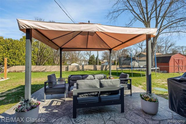 484 W Beechdale Street, Commerce Twp, MI 48382
