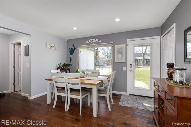 484 W Beechdale Street, Commerce Twp, MI 48382