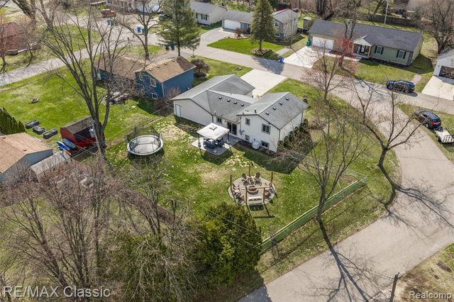 484 W Beechdale Street, Commerce Twp, MI 48382