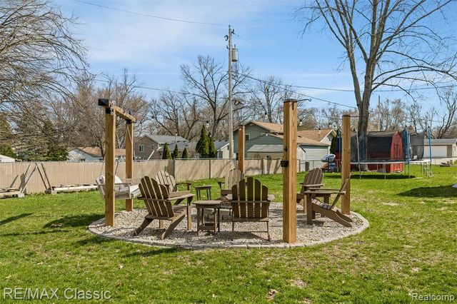484 W Beechdale Street, Commerce Twp, MI 48382