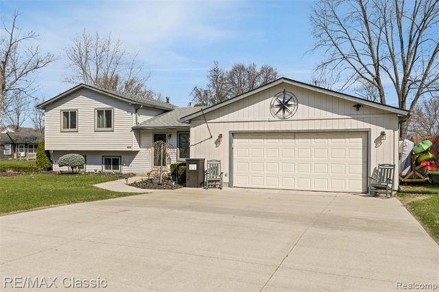484 W Beechdale Street, Commerce Twp, MI 48382
