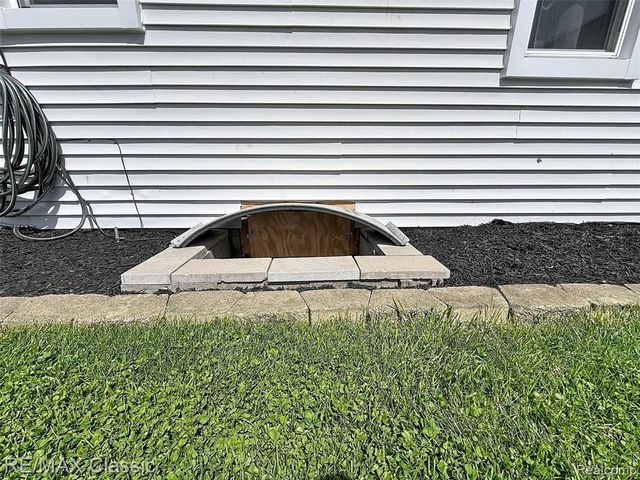 28455 Birchlawn Street, Garden City, MI 48135