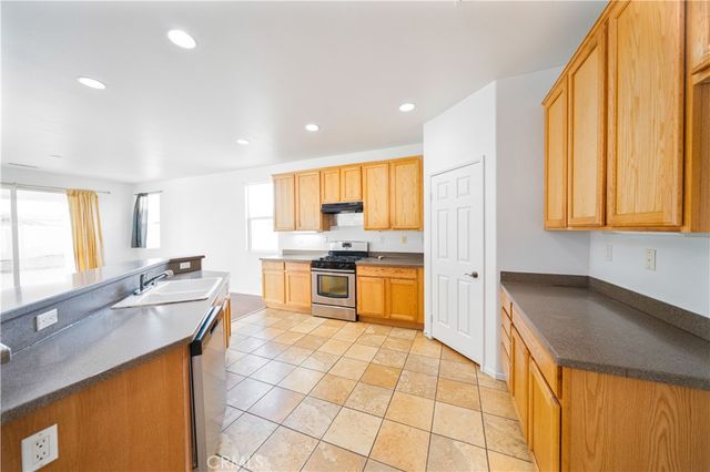 11797 Maywood, Adelanto, CA 92301