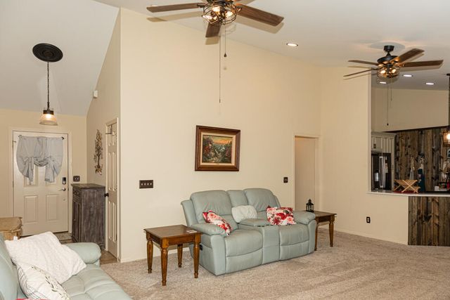 748 Eureka Drive, Versailles, KY 40383