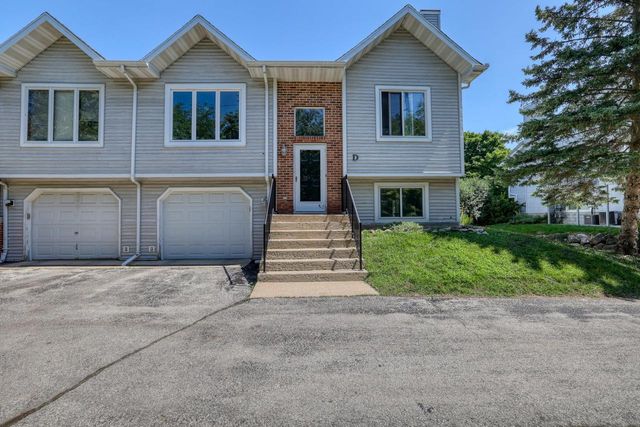 1829 Woodburn ROAD #D, Waukesha, WI 53188
