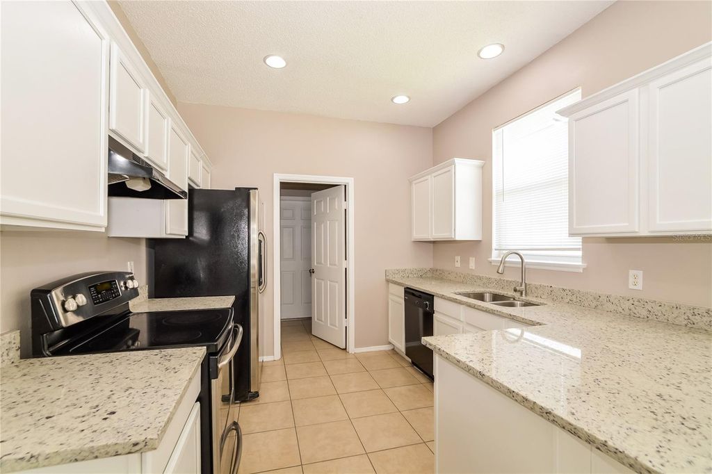 Image 8 of property listing at 1671 ISLEBROOK DRIVE, Orlando, FL 32824