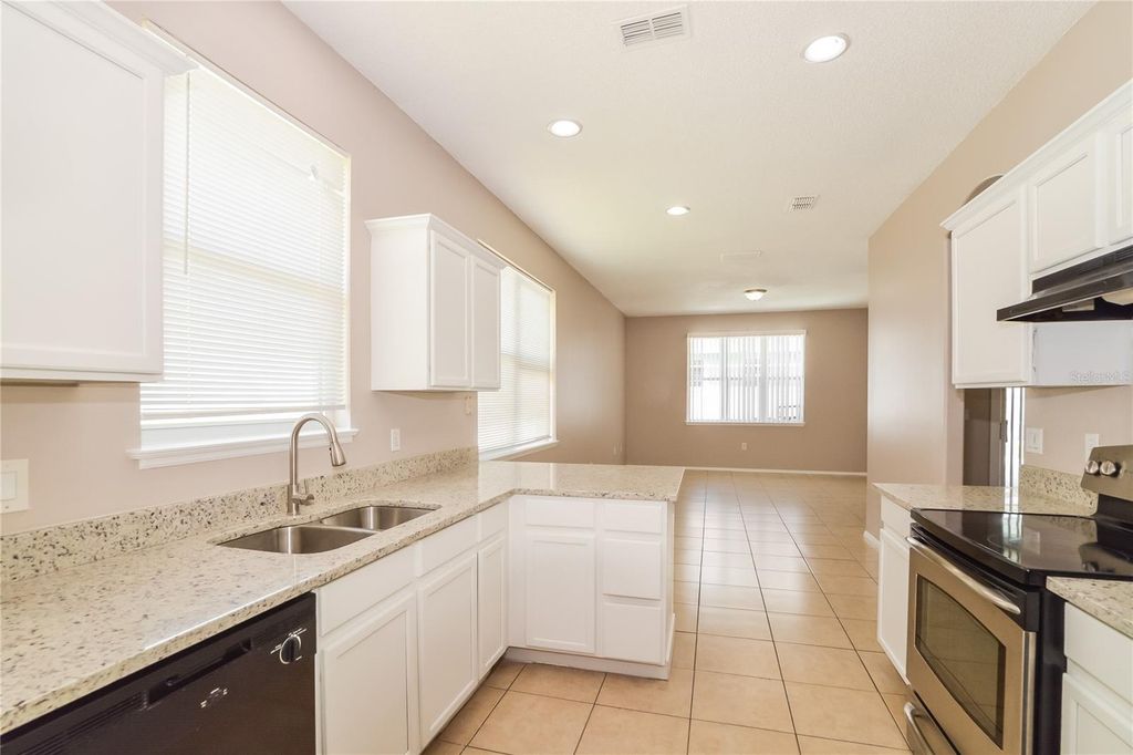 Image 9 of property listing at 1671 ISLEBROOK DRIVE, Orlando, FL 32824
