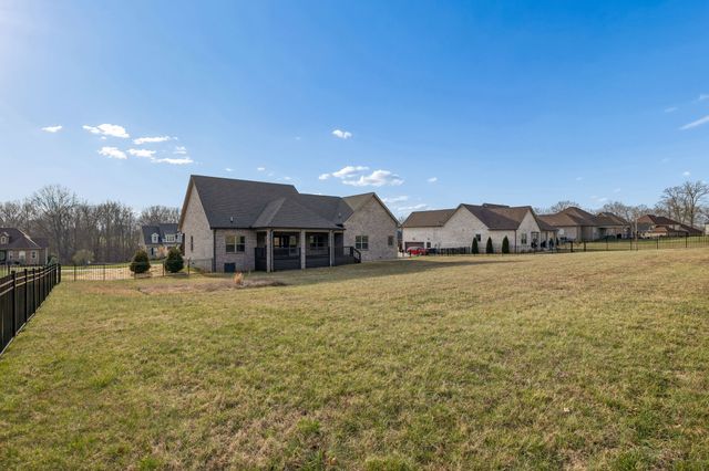 4155 Ironwood Dr, Greenbrier, TN 37073