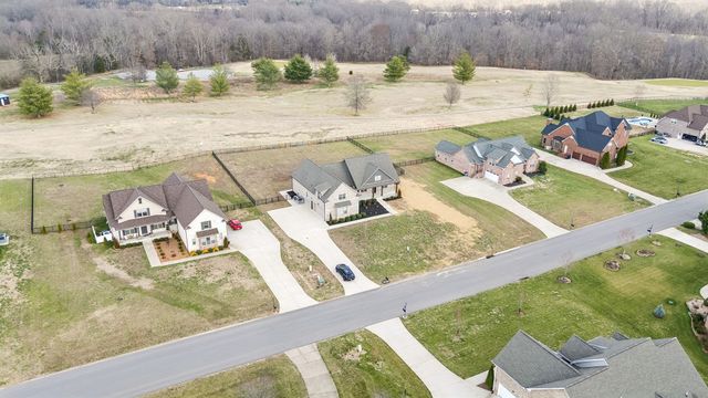 4155 Ironwood Dr, Greenbrier, TN 37073