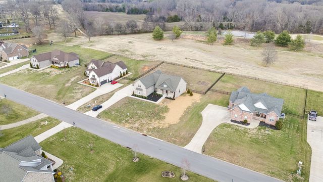 4155 Ironwood Dr, Greenbrier, TN 37073