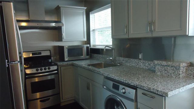 2710 Rosewood Street B, Houston, TX 77004