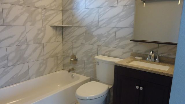 2710 Rosewood Street B, Houston, TX 77004