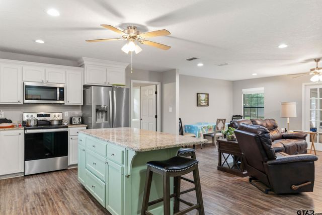 204 Connor St, Daingerfield, TX 75638