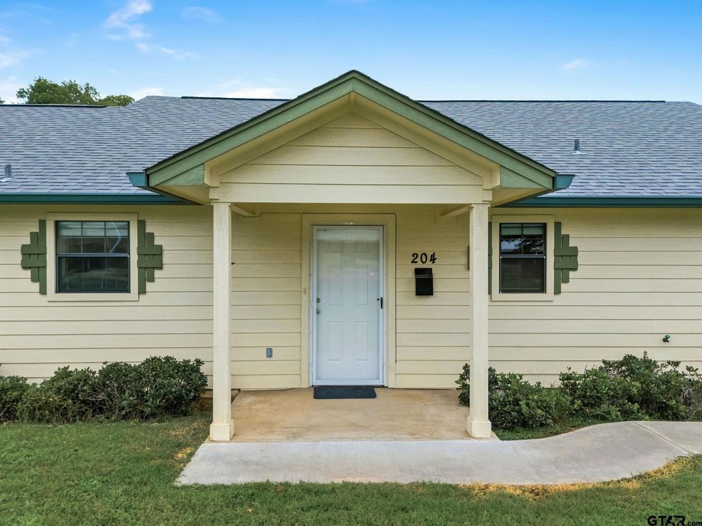 204 Connor St, Daingerfield, TX 75638