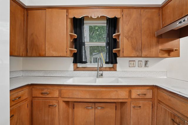 600 Evergreen Avenue, Waterloo, IA 50701