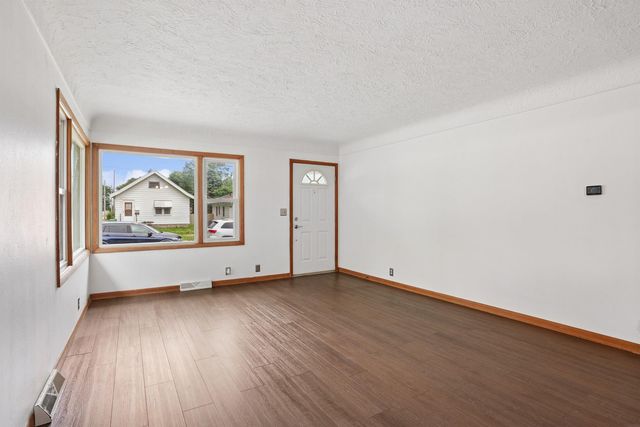 600 Evergreen Avenue, Waterloo, IA 50701