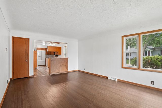 600 Evergreen Avenue, Waterloo, IA 50701