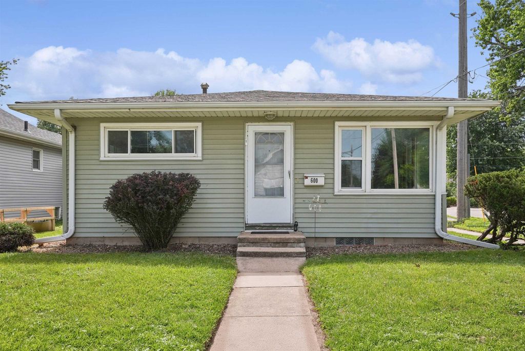 600 Evergreen Avenue, Waterloo, IA 50701