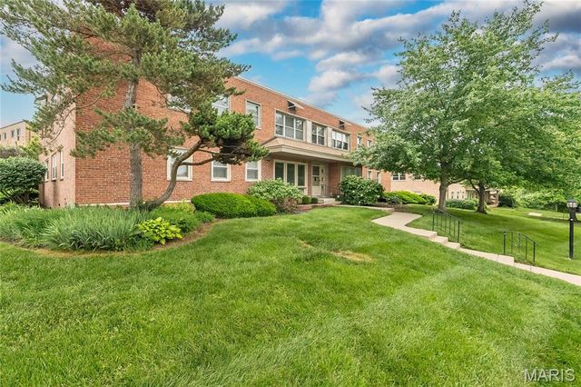 5 Delcrest Court 204, University City, MO 63124