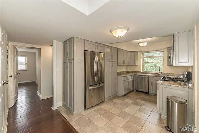 5 Delcrest Court 204, University City, MO 63124
