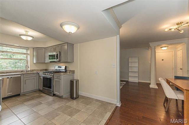 5 Delcrest Court 204, University City, MO 63124