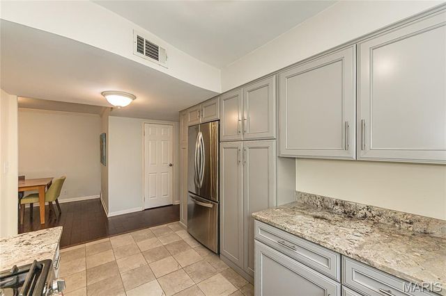 5 Delcrest Court 204, University City, MO 63124