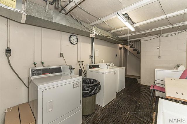 5 Delcrest Court 204, University City, MO 63124