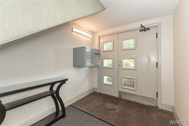 5 Delcrest Court 204, University City, MO 63124