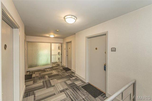 5 Delcrest Court 204, University City, MO 63124