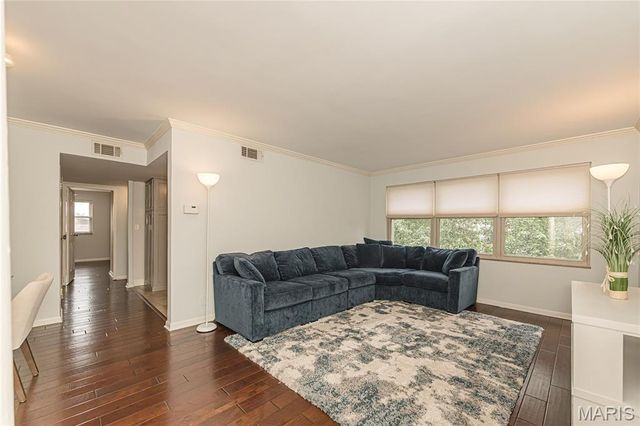 5 Delcrest Court 204, University City, MO 63124