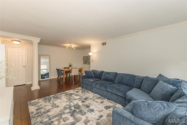 5 Delcrest Court 204, University City, MO 63124