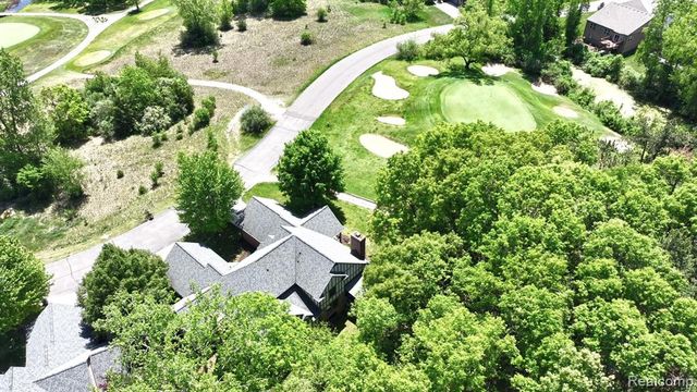156 Sandhills Lane, Lake Orion, MI 48362