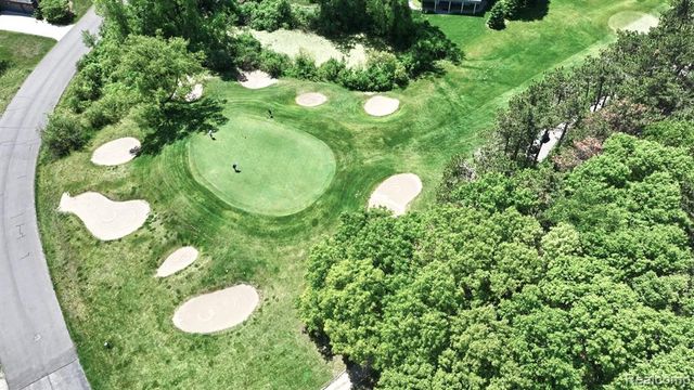 156 Sandhills Lane, Lake Orion, MI 48362