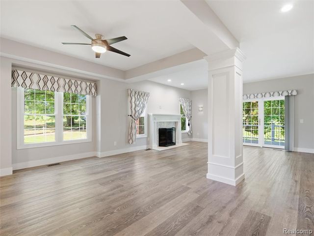 156 Sandhills Lane, Lake Orion, MI 48362