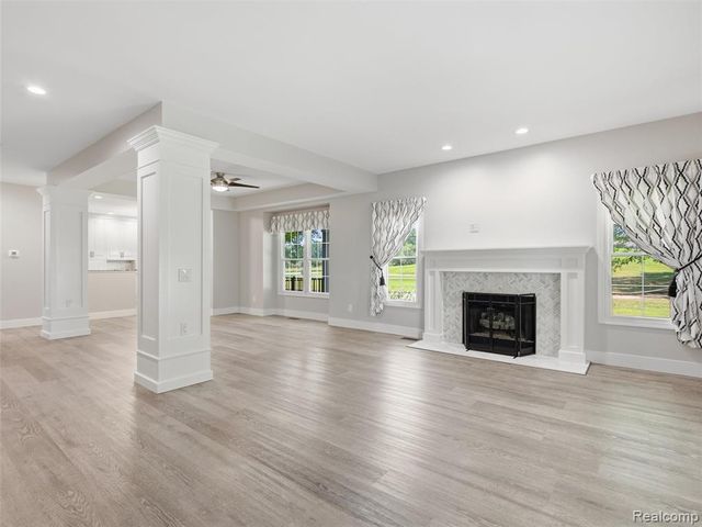 156 Sandhills Lane, Lake Orion, MI 48362